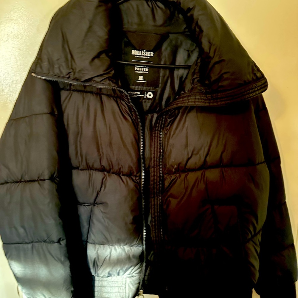 Hollister Puffer
